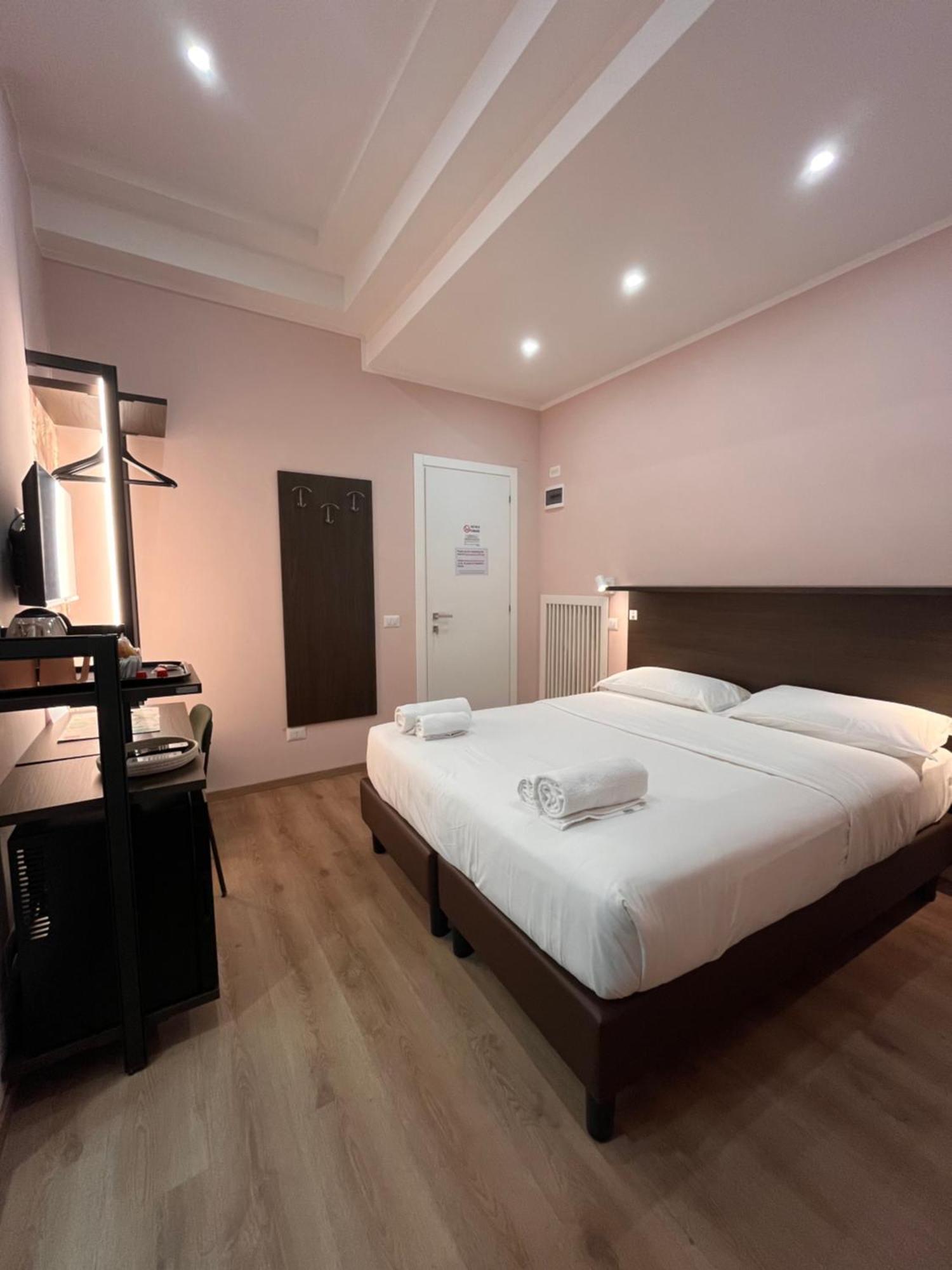 Colosseum Deluxe โรม ภายนอก รูปภาพ